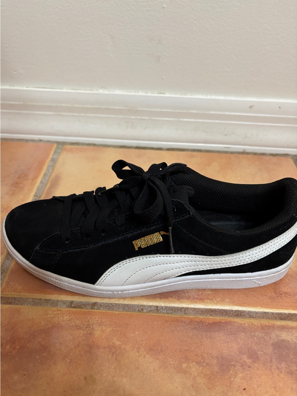 Puma Vicky Black Suede Sneakers with White Stripe SZ 8.5 - Picture 5 of 7